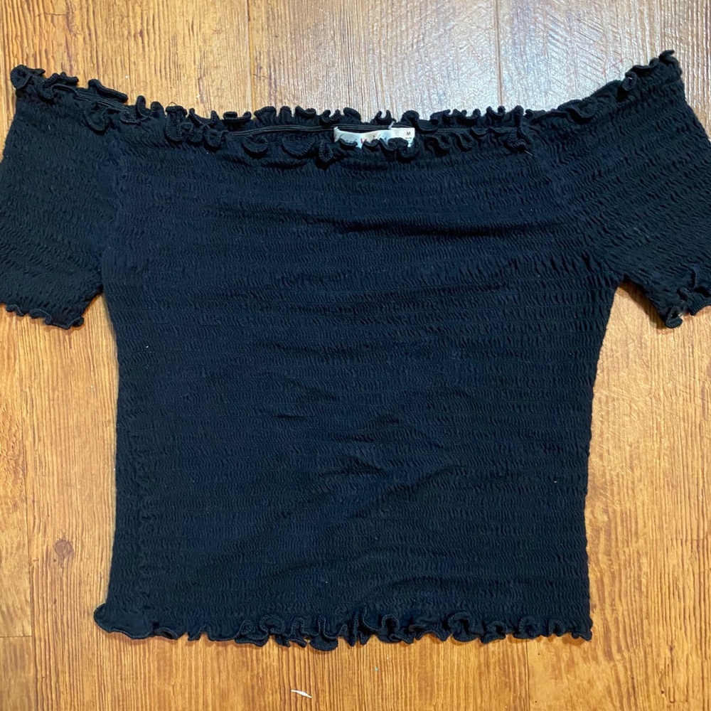 Black Off the Shoulder Croptop